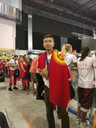 Кыргызстандык спортчу Шакиров Шакир Гонконгдо болуп өткөн Азия Кубогунда өспүрүмдөр арасындагы Дзюдо боюнча мелдеште алтын медалга э болду