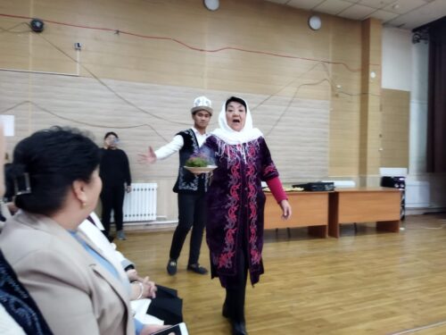 В НАШЕЙ ШКОЛЕ ПРАЗДНОВАНИЕ НООРУЗА!